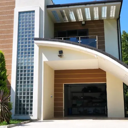 Villa Villa *