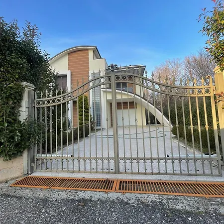 Villa Villa *