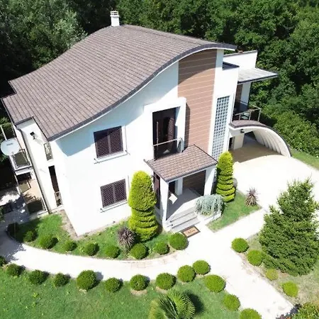 Villa * Velipoja